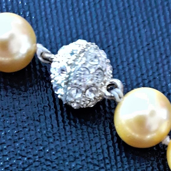2 for $20 / Beautiful Pearl Jewellery Set - Picture 2 of 2